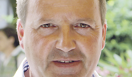 Franz Moser ist Sozialberater und Psychologischer Berater sowie Trauerbegleiter in Pinsdorf.    