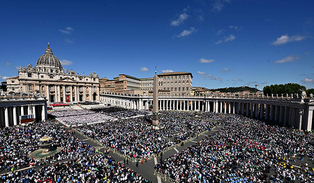 Mehr als 200.000 Menschen nahmen an der Totenmesse teil.   