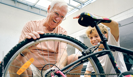 Sauber, durchgecheckt, wichtige Reparaturwerkzeuge und Ersatzteile dabei? Fehlen nur  noch Raddress und Helm und die Tour kann losgehen.   