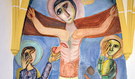 Kreuzigungsfresko von Lydia Roppolt in St. Johann/E