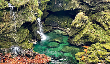 Wasser: Quelle des Lebens und Lebenselixier für alle Menschen auf dieser Erde.    
