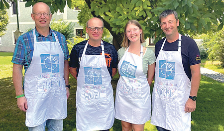 Die Küchencrew (von links): die Brüder Manfred und Martin Arthofer sowie deren Cousin Michael Arthofer mit seiner Tochter Isabelle.