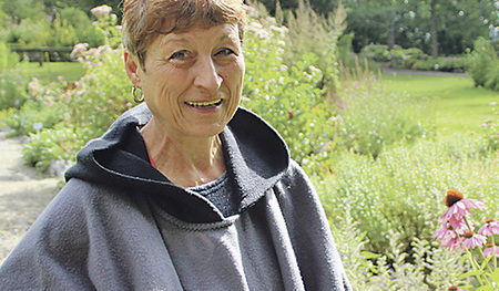 Waltraud Müller ist Obfrau des Vereins Bio-Heilkräutergarten Klaffer.  