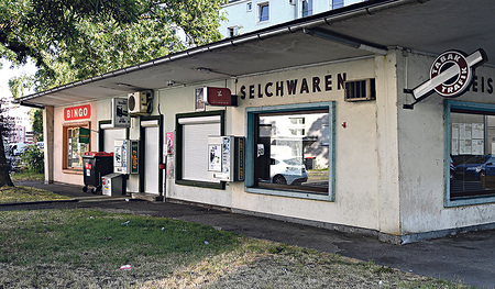 Auf Initiative der Anrainer:innen konnte der alte Kiosk im Franckviertel gerettet werden. Er dient als wichtiger Treffpunkt im Stadtteil.    