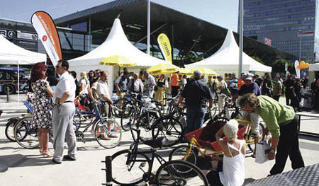 Sonderschau 'Schauplatz Mobilit?t', initiiert von ?AMTC und ?AMTC Akademie an drei Schaupl?tzen: Energie AG, Linz AG und Landesdienstleistungszentrum (Bild), wo es Testm?glichkeiten von Fahrzeugen mit alternativen Antrieben gab und sehr viel auch zum