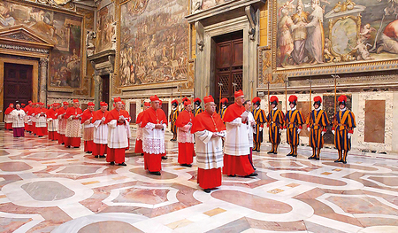 Am 18. April 2005 zogen die Kardinäle nach 26 Jahren zum Konklave in die Sixtinische Kapelle ein. Das Ritual wird sich am 7. Mai wiederholen.   