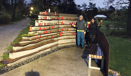 Kerzen wurden beim „Gedenkort.Flucht“ angezündet.   