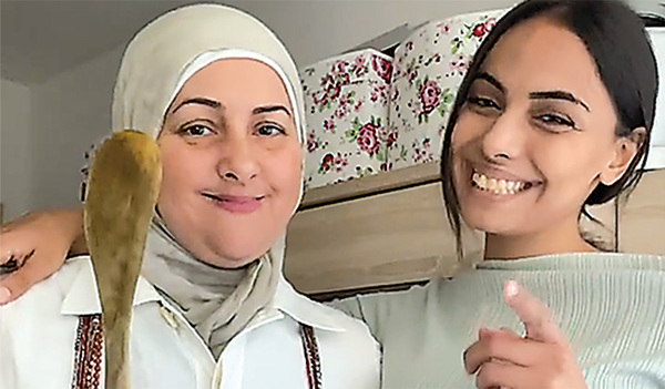 Auf Instagram geben zwei junge Frauen Einblick in den muslimischen Alltag in Österreich.