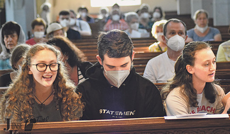 In der Pfarre Schwertberg gestalten Jugednliche  einmal im Monat die Samstagabendmesse.