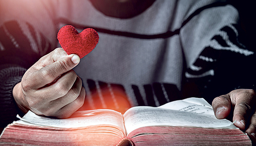 Gott ist die Liebe – diese Aussage muss konkret werden.   