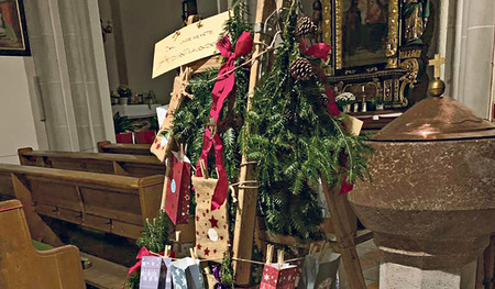 24 Sammelsäckchen  luden zum Spenden ein.