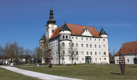 Schloss Hartheim ist heute ein Lern- und  Gedenkort.    