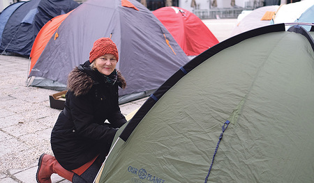 Am Domplatz: KA-Präsidentin Maria Hasibeder übernachtete im Zelt.
